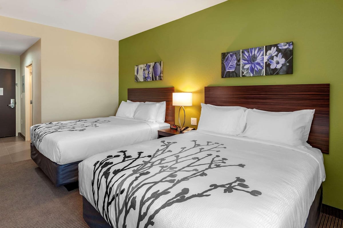 In-room safe, desk, WiFi, bed sheets