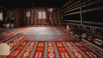 Traditional-Zelt | 1 Schlafzimmer, individuell dekoriert, Schreibtisch, kostenloses WLAN