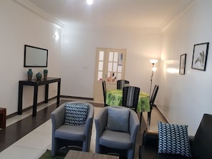 Apartemen, 3 kamar tidur | Area keluarga | TV layar datar