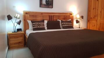 Apartment, 3 Bedrooms | 3 bedrooms, free WiFi, bed sheets