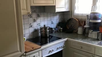 Kühlschrank, Ofen, Herdplatte, Geschirrspüler