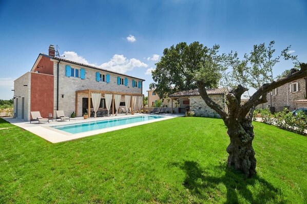 Alberca al aire libre 