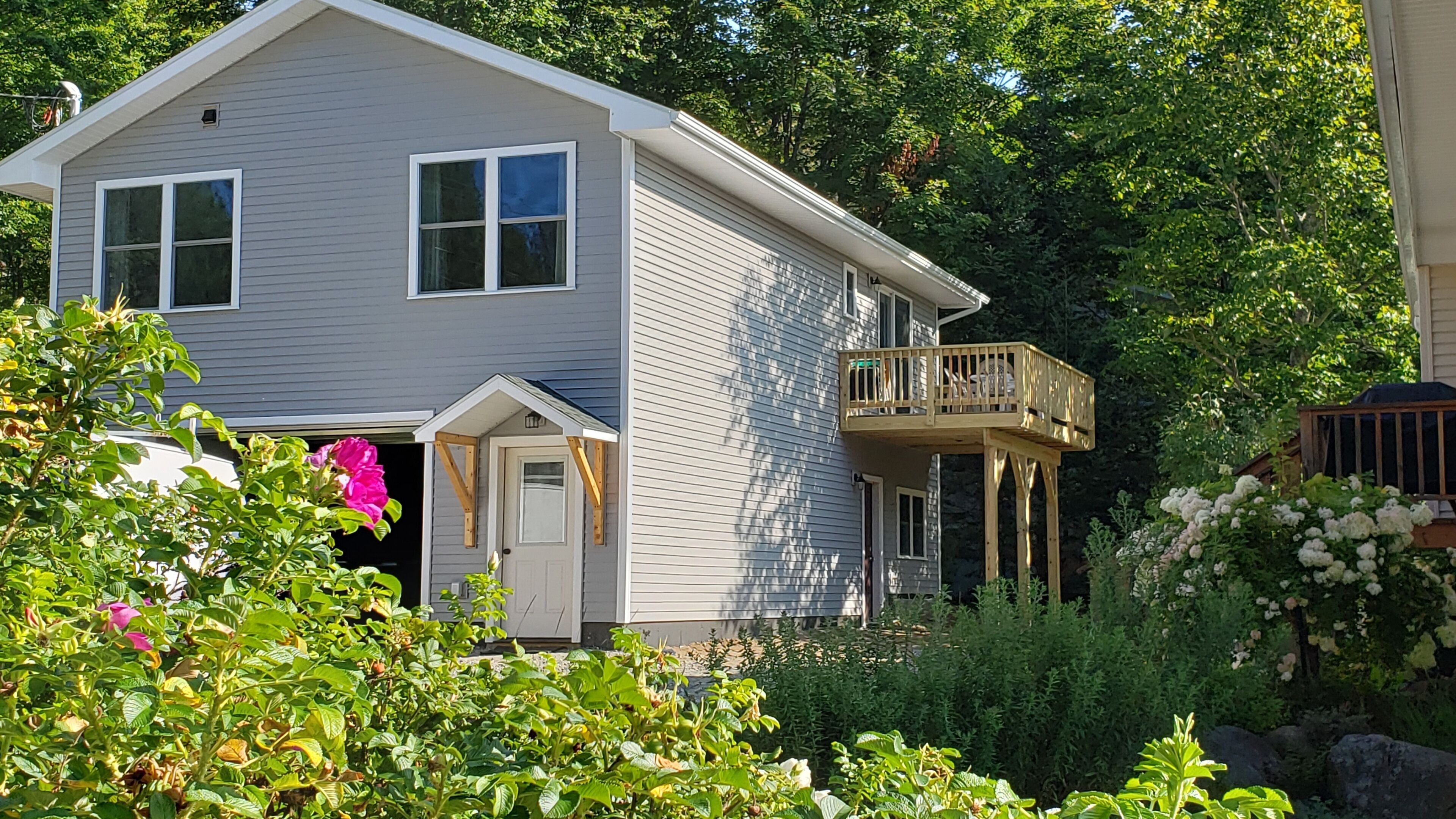 Split Rock, private 2 bedroom, 1 1/2 bath apartment