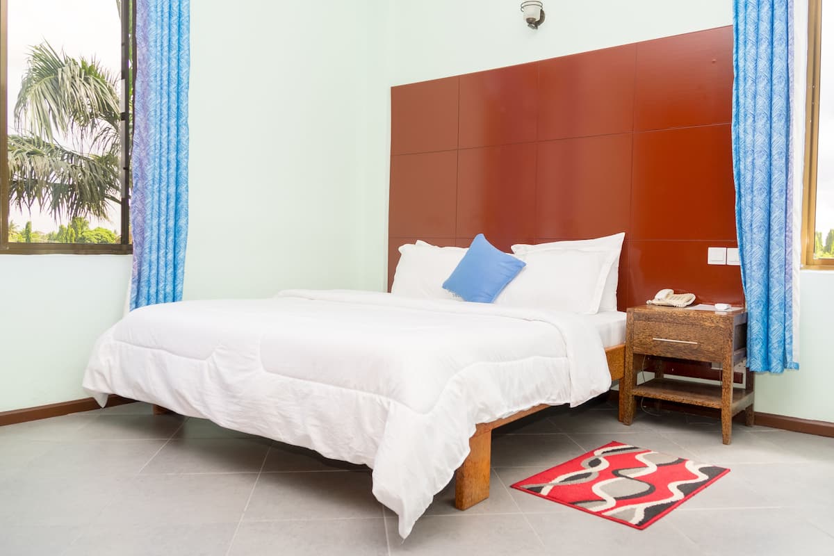Deluxe Double Room | Free WiFi, bed sheets
