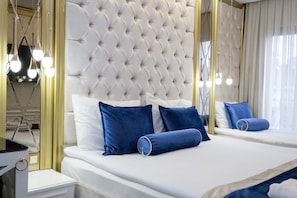 Chambre familiale avec lits jumeaux, lanai, vue sur la ville | Literie de qualité, minibar, coffre-fort pour ordinateur portable