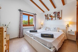 3 bedrooms, iron/ironing board, free WiFi, bed sheets
