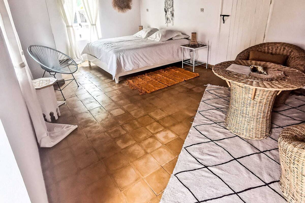 Bungalow (Maya) | Wifi gratis, decoración personalizada y muebles diferentes 