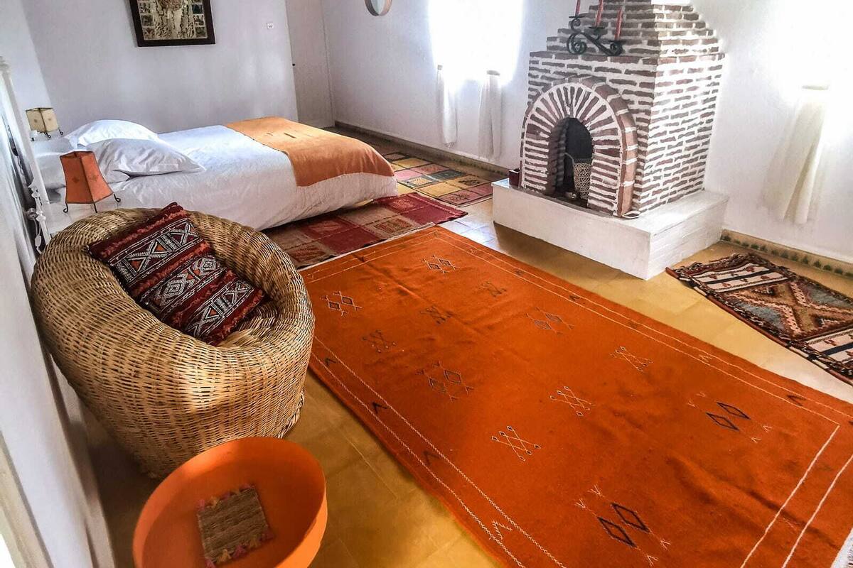 Suite (L'Orange) | Wifi gratis, decoración personalizada y muebles diferentes 