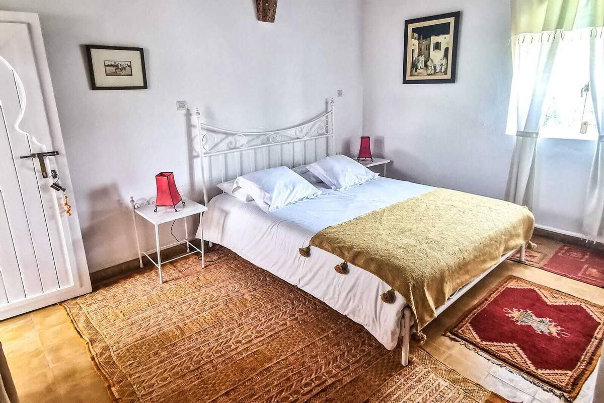 Habitación superior (La Jaune) | Wifi gratis, decoración personalizada y muebles diferentes 