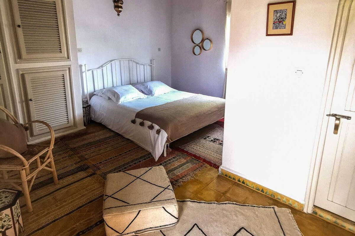 Habitación superior (La Beige) | Wifi gratis, decoración personalizada y muebles diferentes 