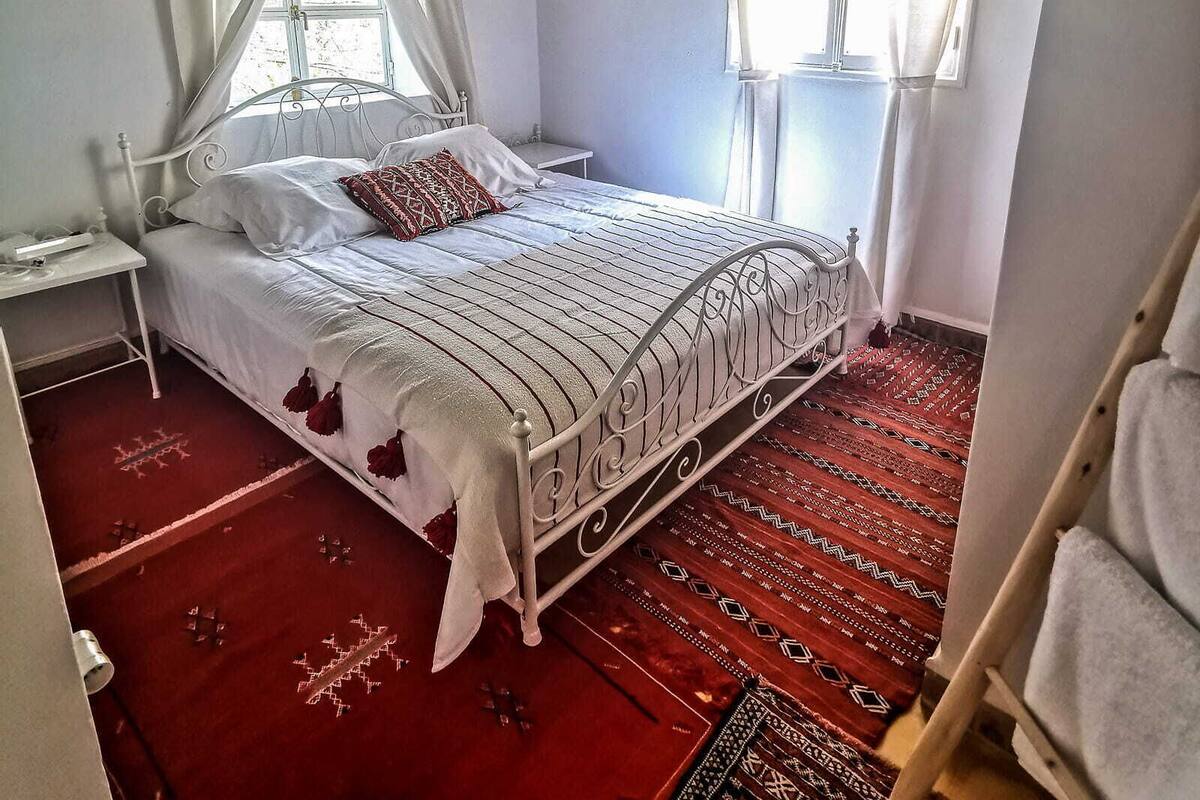 Habitación estándar (La Bordeaux) | Wifi gratis, decoración personalizada y muebles diferentes 