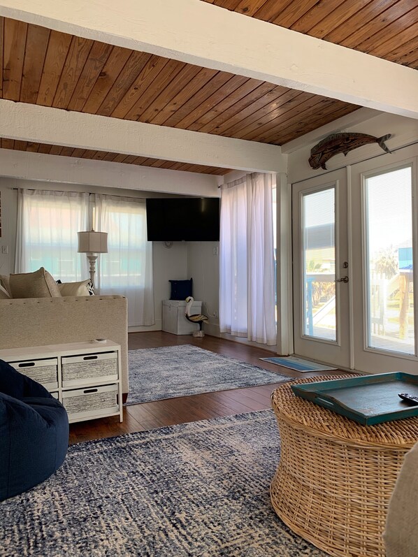 TV, lettore DVD, impianto stereo