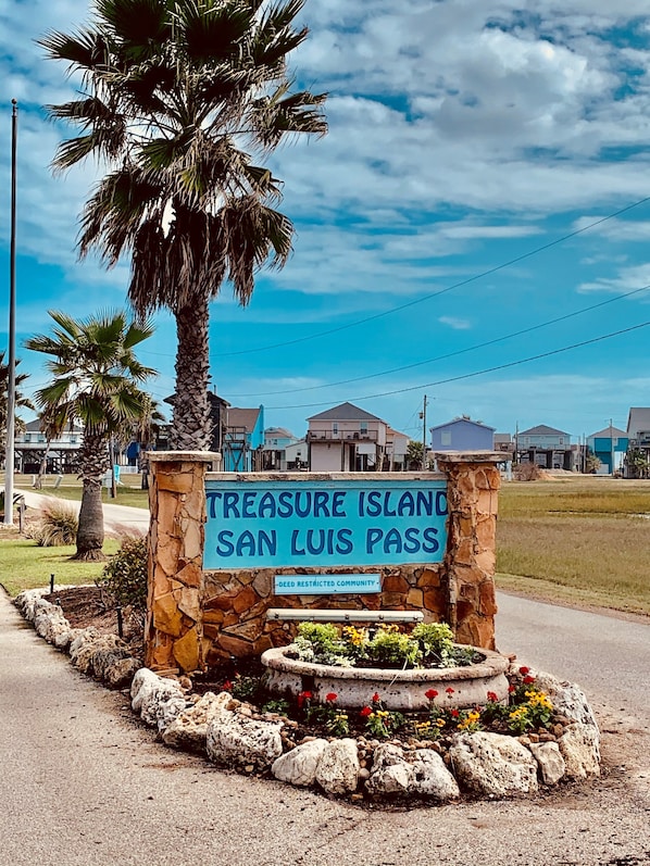 Property grounds - Enjoy panoramic views from the spacious wrap around deck!  (Freeport)