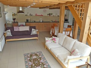Smart TV, DVD player, table football, ping pong