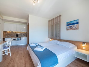 Studio (Studio with Balcony Sea View)