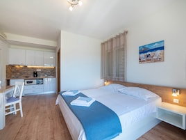 Estúdio (Studio with Balcony Sea View) | Wi-Fi de cortesia, roupa de cama