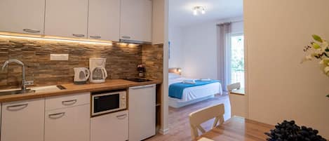 Studio (Comfort Studio with Balcony Sea View) | Private kitchenette | Fridge, microwave, stovetop, coffee/tea maker