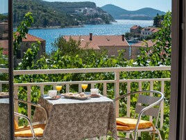 Monolocale (Studio with Balcony Sea View) | Vista dalla camera