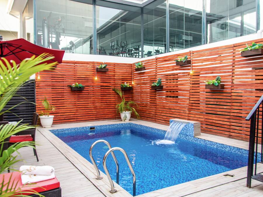 Outdoor pool, pool loungers