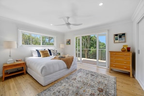 4 bedrooms, desk, iron/ironing board, free WiFi