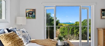 Zephyr Private beachfront, pet-friendly home for the discerning traveller