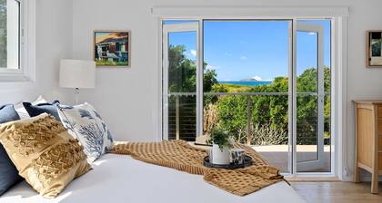Zephyr Private beachfront, pet-friendly home for the discerning traveller
