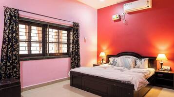 2 habitaciones, caja de seguridad en la habitación y escritorio