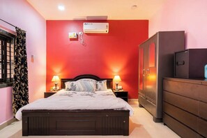 2 bedrooms, in-room safe, desk, iron/ironing board