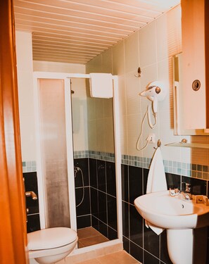 Family Apartment, 2 Bedrooms, Pool View | Bathroom | Hair dryer, towels, toilet paper - New Garden Side (Manavgat)