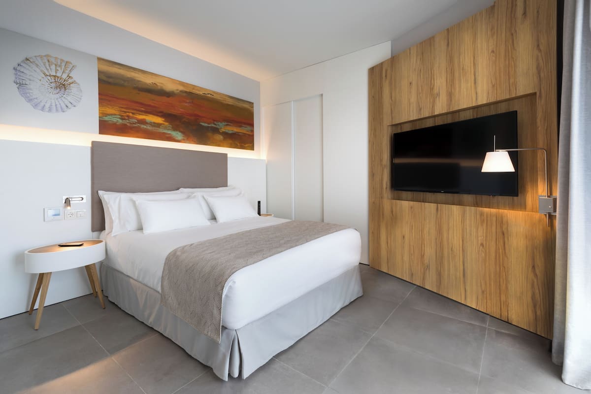Habitació doble (ECO) | Minibar, caixa forta a l'habitació, cortines opaques i wifi gratuïta 