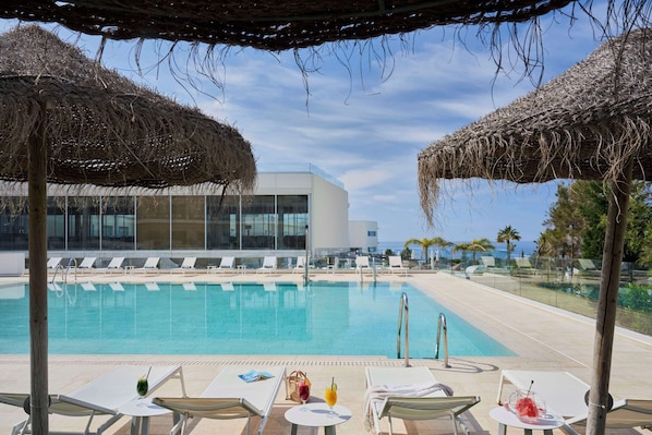 3 outdoor pools, pool umbrellas, lifeguards on site