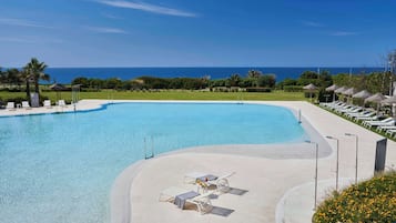 3 outdoor pools, pool umbrellas, lifeguards on site