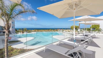 3 outdoor pools, pool umbrellas, pool loungers