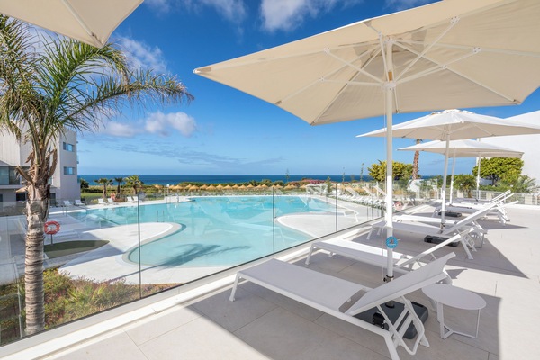 3 outdoor pools, pool umbrellas, pool loungers