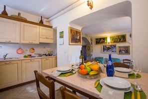 Microondas, horno, placa de cocina, lavavajillas