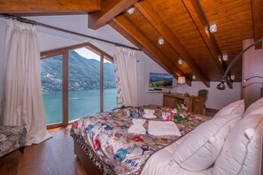 Apartment, 5 Bedrooms | 5 bedrooms, individually decorated, individually furnished, WiFi - Villa Acero (Moltrasio)