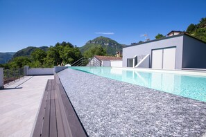 อพาร์ทเมนท์สำหรับครอบครัว, หลายห้องนอน, ติดภูเขา (Casa Laura Apt. 3) | สระว่ายน้ำ | สระว่ายน้ำกลางแจ้งเปิดตามฤดูกาล, เก้าอี้อาบแดดริมสระ