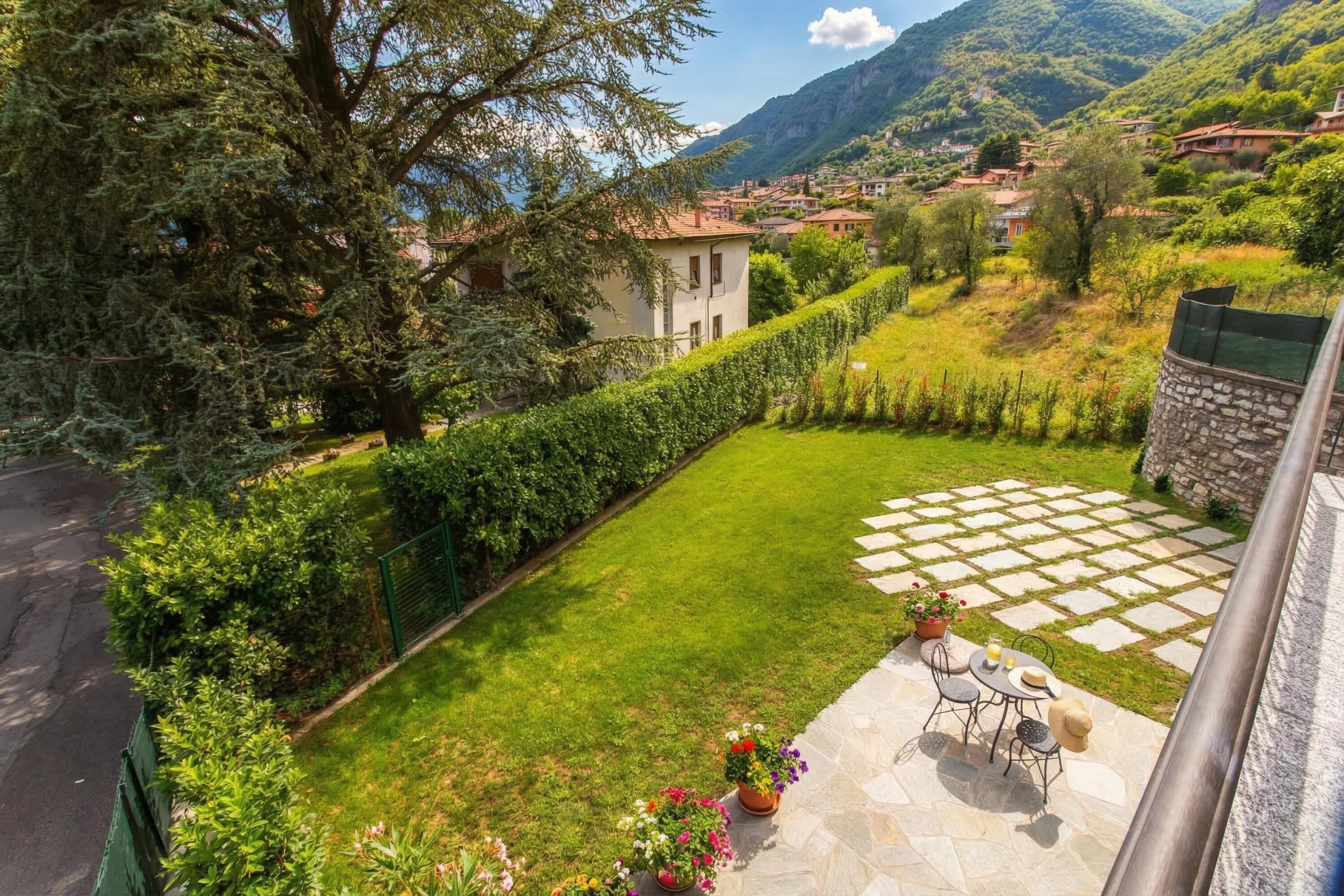 Family House, 2 Bedrooms, 2 Bathrooms (Lenno Dolcelago) | Garden