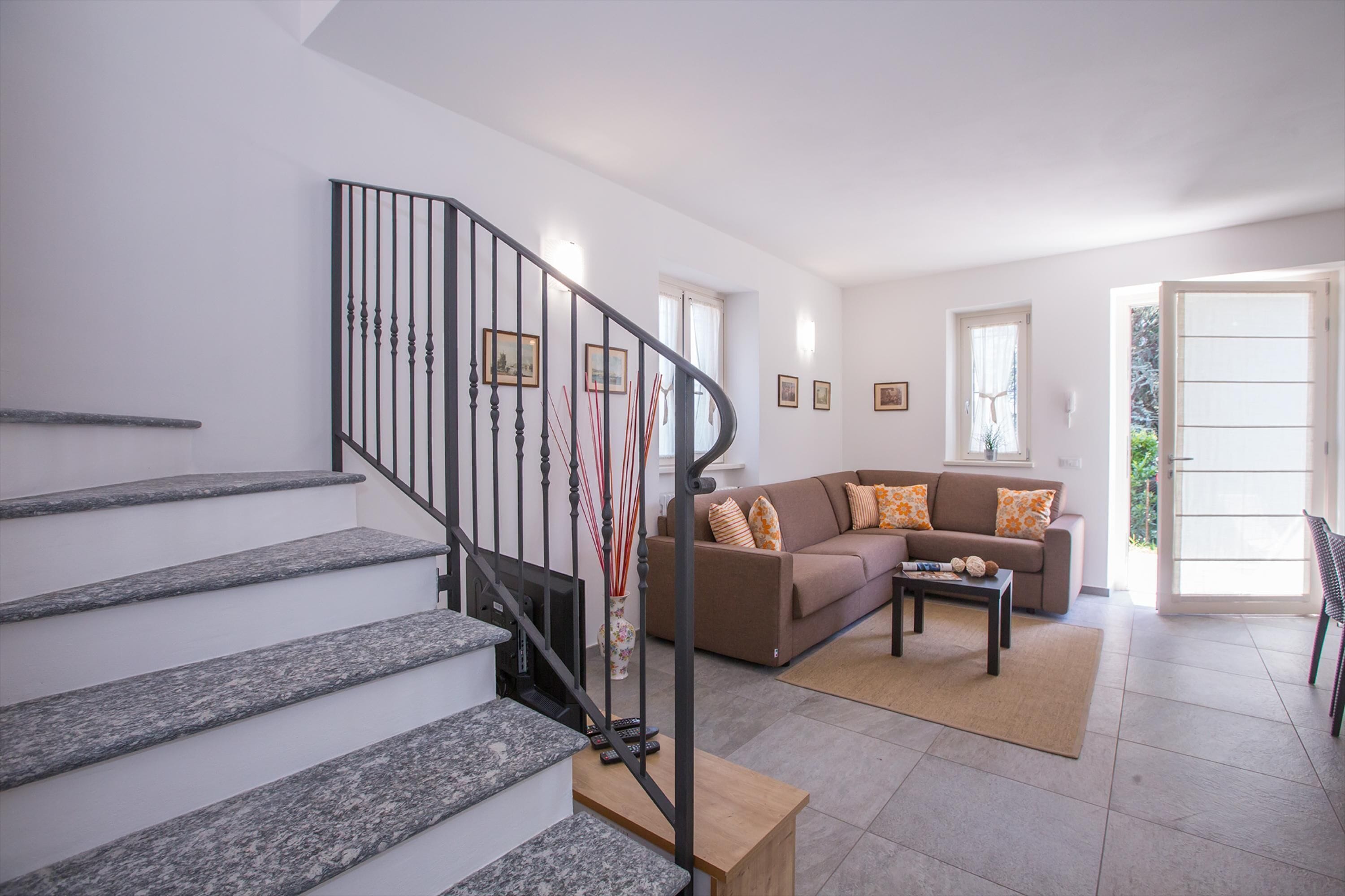 Family House, Multiple Bedrooms, 2 Bathrooms (Lenno Dolcelago) | Interior