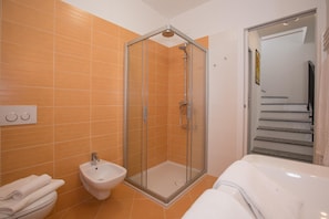 Maison Familiale, plusieurs chambres, 2 salles de bains (Lenno Dolcelago) | Salle de bain
