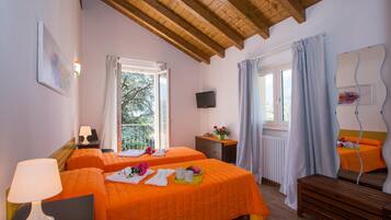 Family House, Multiple Bedrooms, 2 Bathrooms (Lenno Dolcelago) | 2 bedrooms, individually decorated, individually furnished