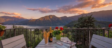 Family Apartment, 3 Bedrooms, 2 Bathrooms, Mountainside (Bellavista Mezzegra) | Outdoor dining