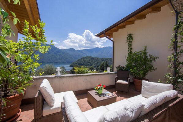 Appartement familial, 3 chambres, 2 salles de bains, cÎté montagne (Bellavista Mezzegra) | Terrasse/patio