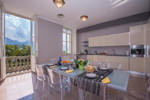 Family Apartment, Multiple Bedrooms, Lakeside (Casa Daniele) | Dining