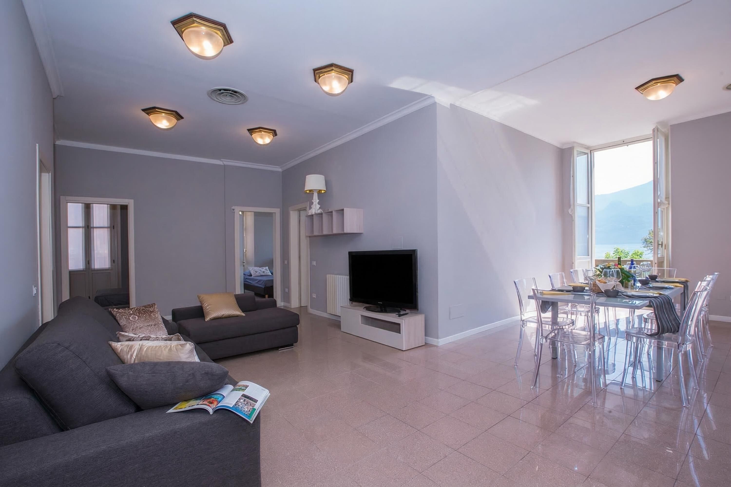Familieleilighet, 3 soverom, balkong, ved innsjø (Casa Daniele) | Oppholdsområde