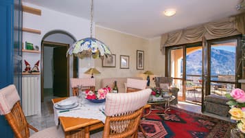 Familie appartement, meerdere slaapkamers, uitzicht op gebergte (Veranda di Menaggio) | Dineren