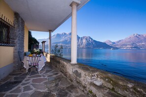 Family Apartment, 2 Bedrooms, Lakeside (Appartamento La Punta di Bellagio) | Outdoor dining - Appartamento La Punta di Bellagio (Bellagio)