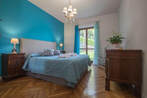 Familienapartment, 2 Schlafzimmer, Seeseite (Appartamento La Punta di Bellagio) | 2 Schlafzimmer, Bügeleisen/Bügelbrett, kostenloses WLAN, Bettwäsche