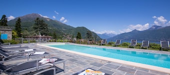 Penthouse-LakeView-AC-PrivateGarden