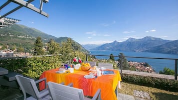 Family Apartment, Multiple Bedrooms, Mountainside (Penthouse-LakeView-AC-PrivateGarden) | Dining